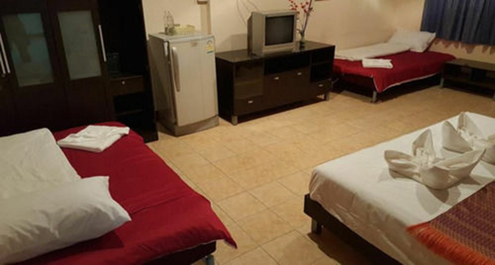 Ferb Guest House Patong Екстериор снимка