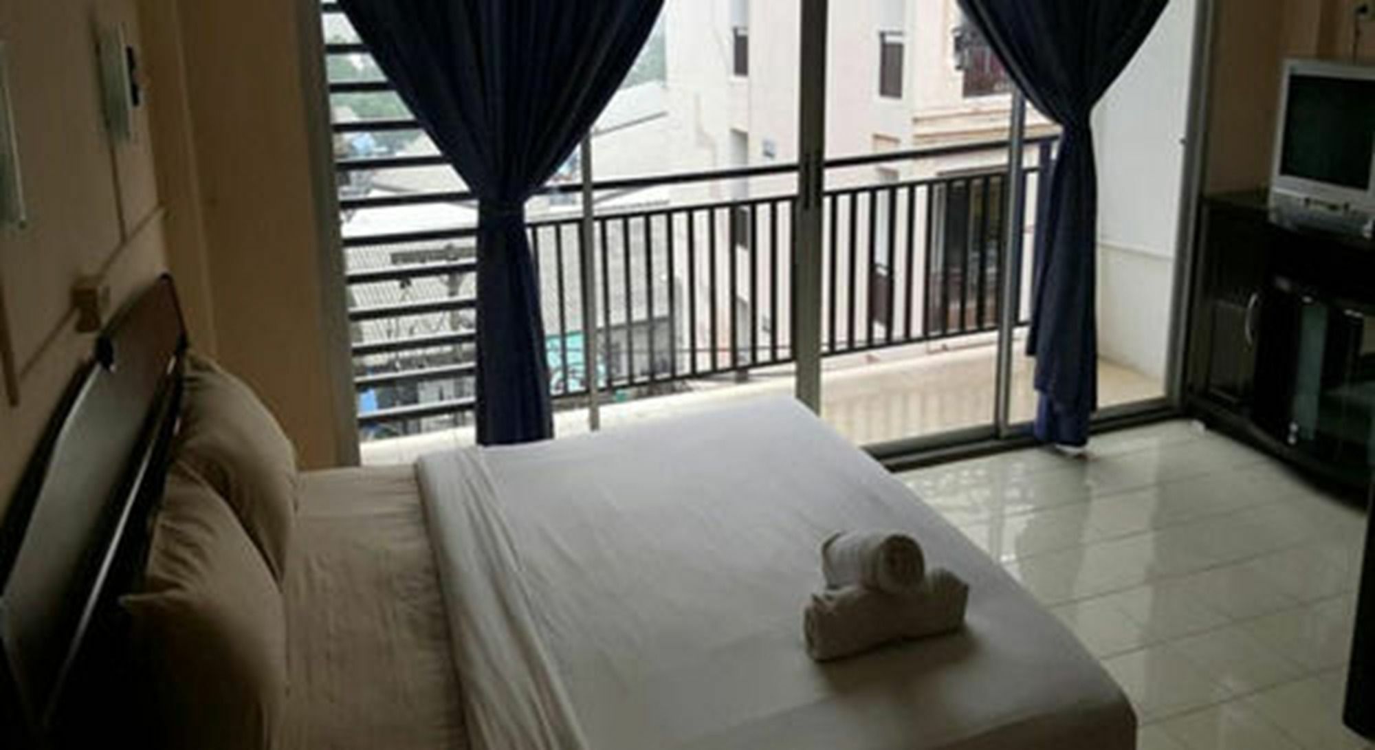 Ferb Guest House Patong Екстериор снимка