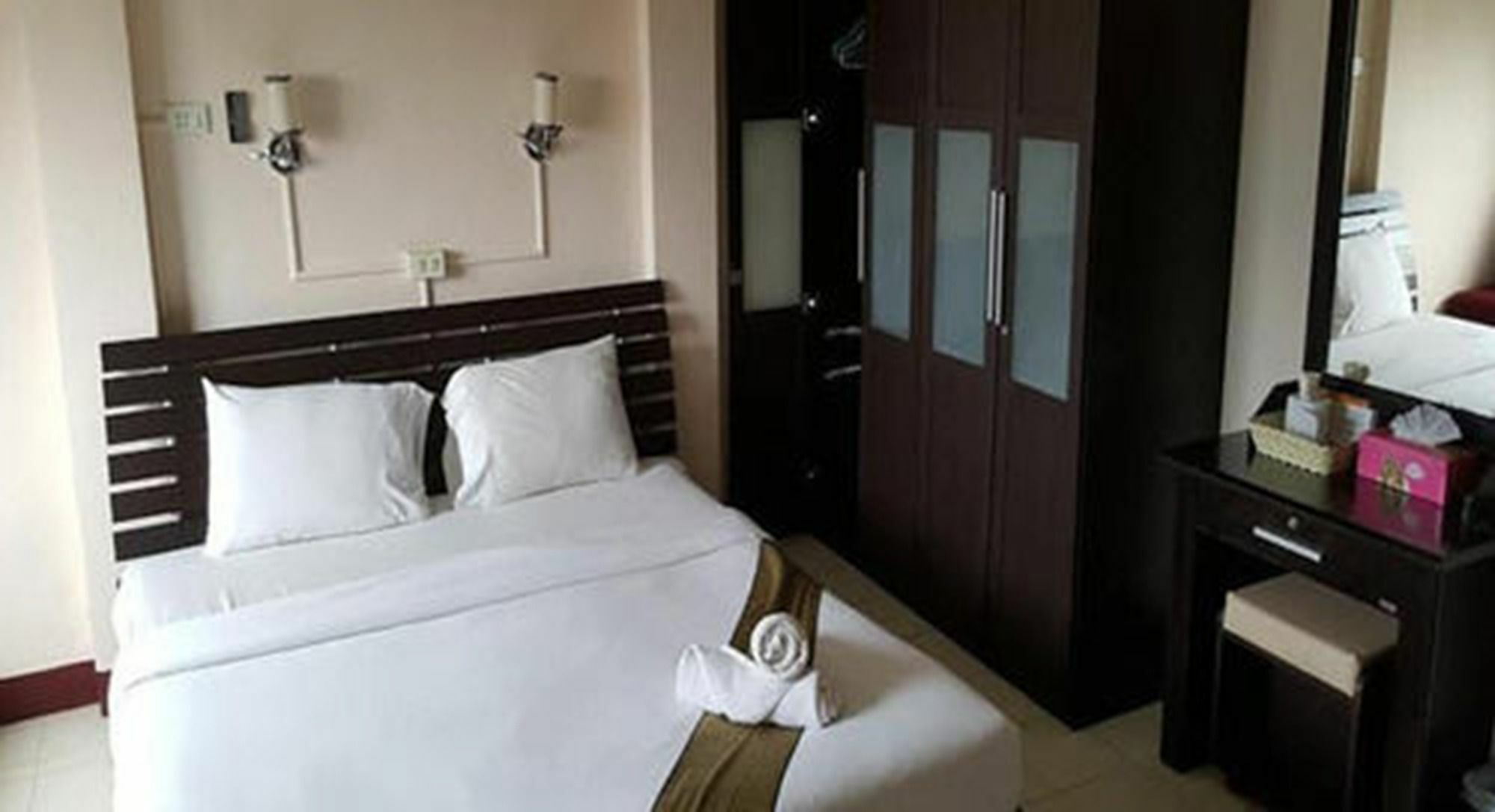 Ferb Guest House Patong Екстериор снимка