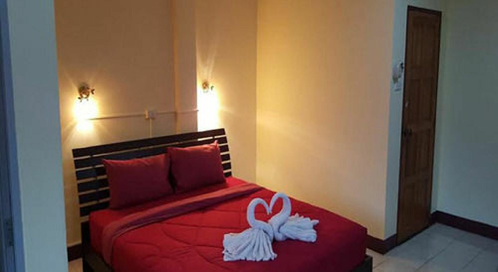 Ferb Guest House Patong Екстериор снимка